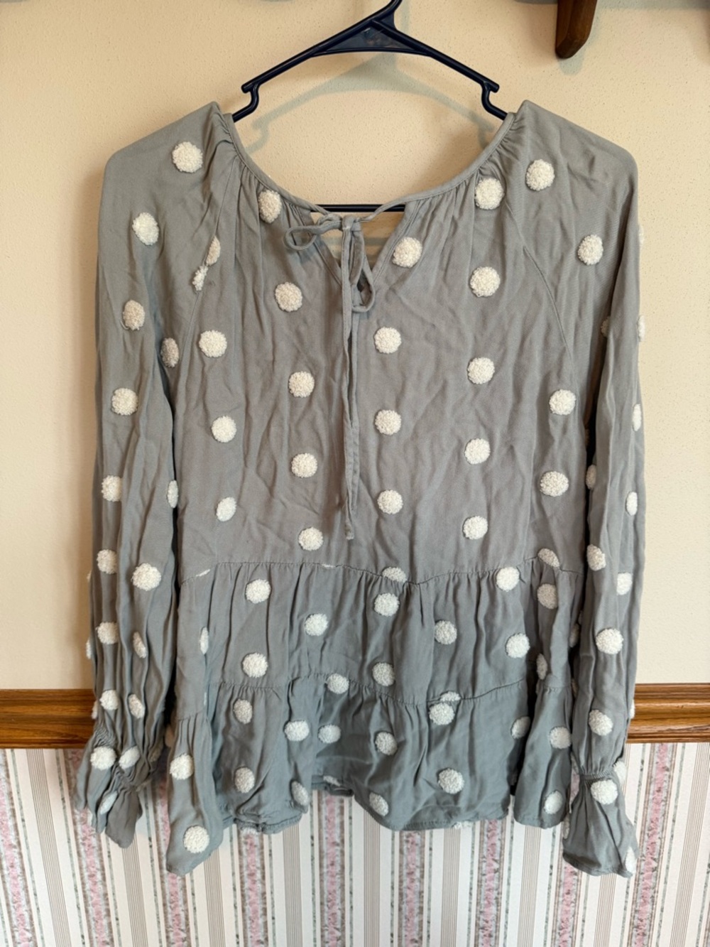 Blu Pepper blue/grey & Ivory Polka Dot Round Neck Tie Babydoll Top Women’s Small - Picture 2 of 6
